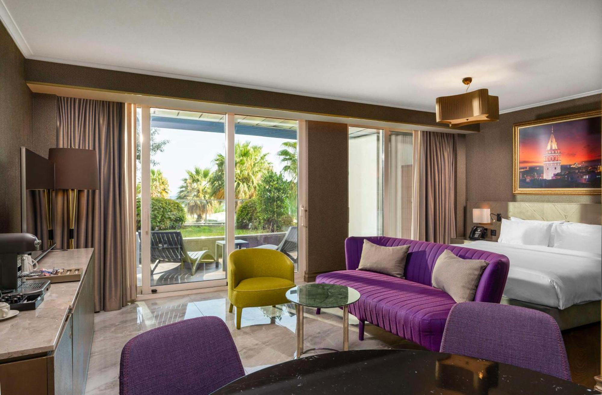 ラディソン ブル ホテル イスタンブール オットメア エクステリア 写真 A room at the hotel