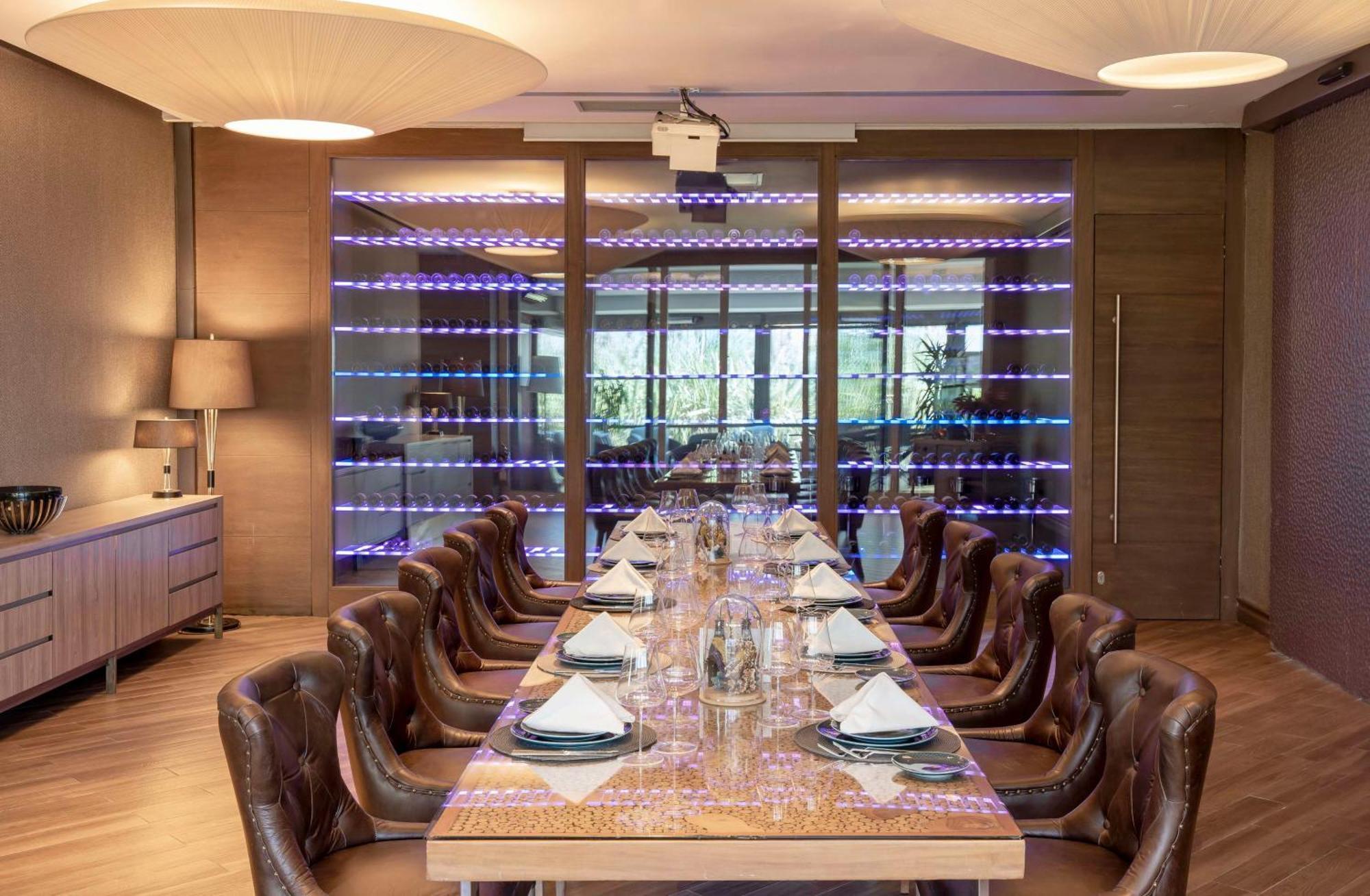 ラディソン ブル ホテル イスタンブール オットメア エクステリア 写真 The private dining room at the restaurant