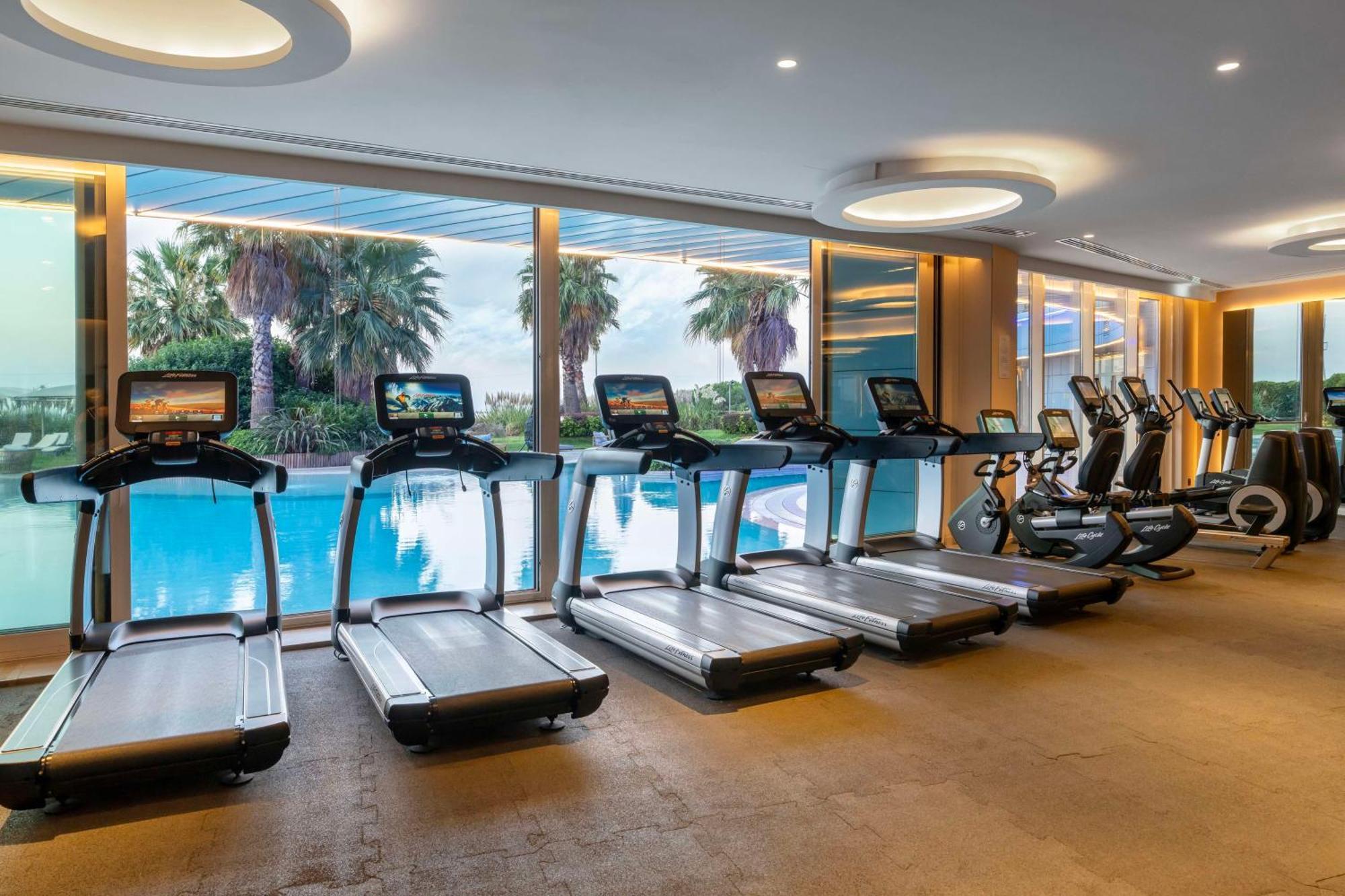 ラディソン ブル ホテル イスタンブール オットメア エクステリア 写真 The gym at the hotel