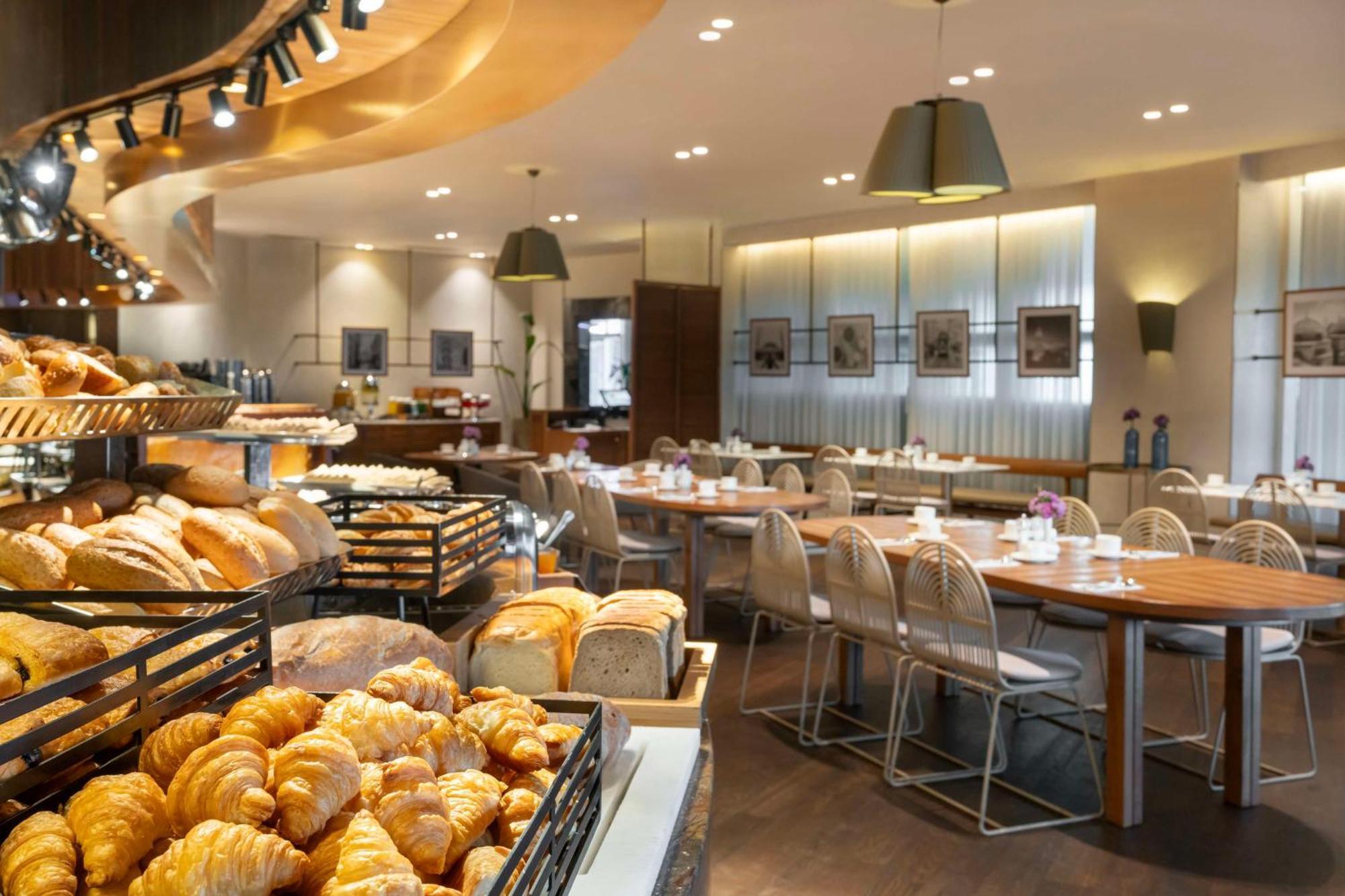 ラディソン ブル ホテル イスタンブール オットメア エクステリア 写真 The interior of the restaurant