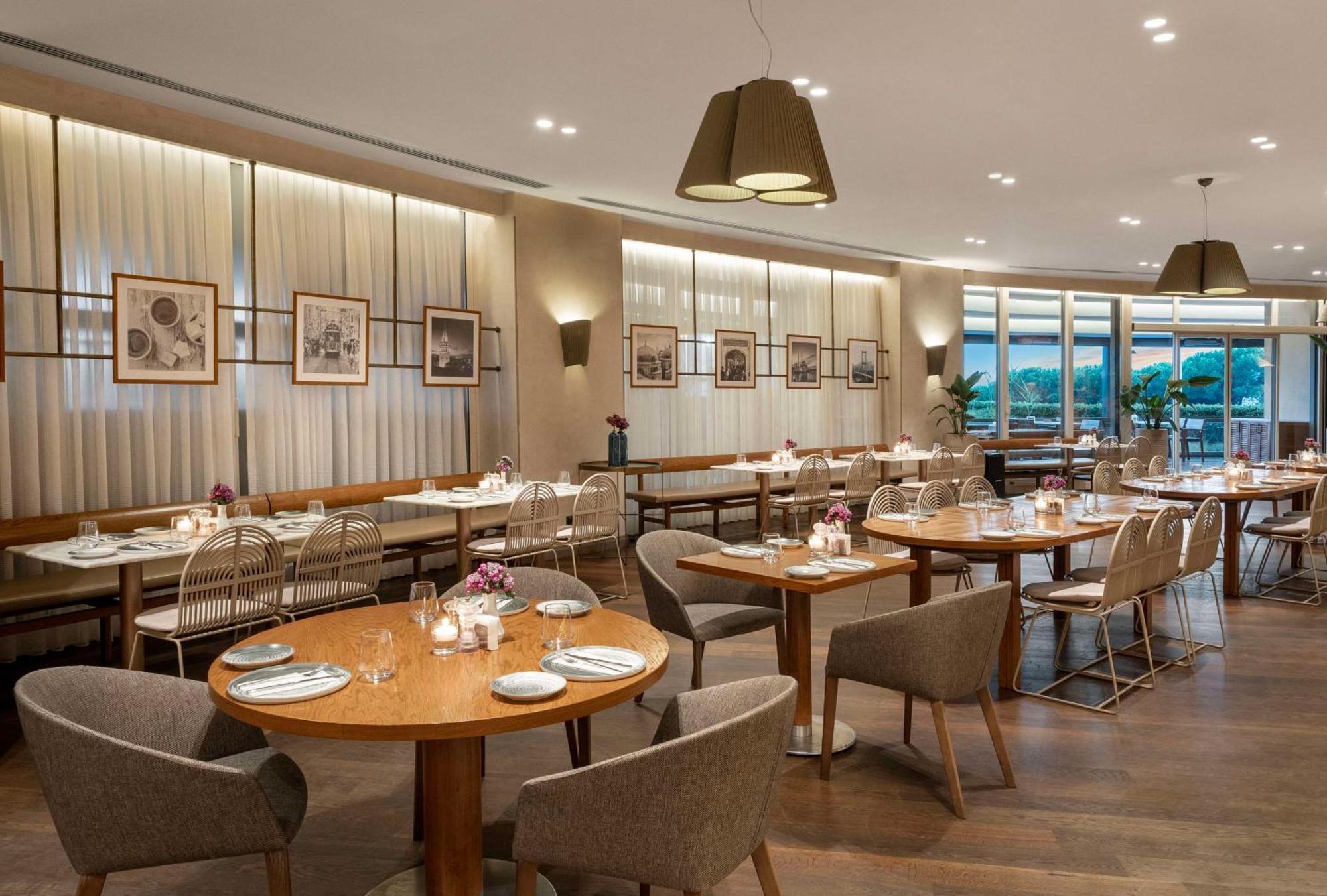 ラディソン ブル ホテル イスタンブール オットメア エクステリア 写真 The interior of the restaurant